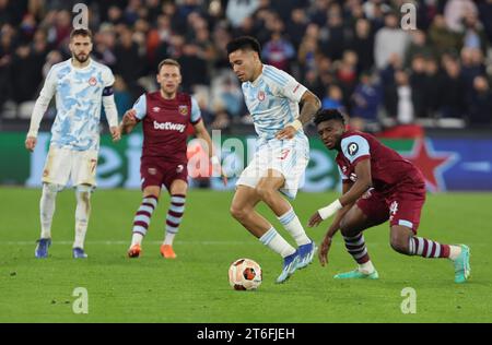 L-R Francisco Ortega von Olympiacos F.C. und Mohammed Kudus von West Ham United während der Europa League Group, Einem Fußballspiel zwischen West Ham United und West Ham United Stockfoto