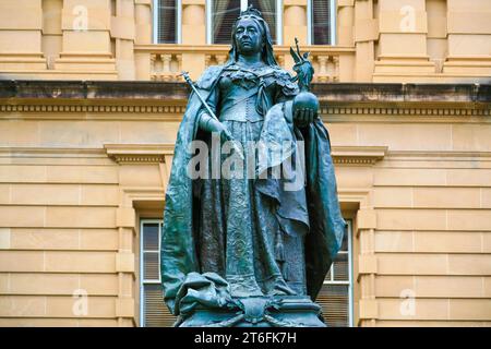 Brisbane, QLD, Australien - 28. Januar 2008: Queen Victoria Monument. Statue von Königin Victoria in Queens Gardens vor dem Treasury Casino. Stockfoto