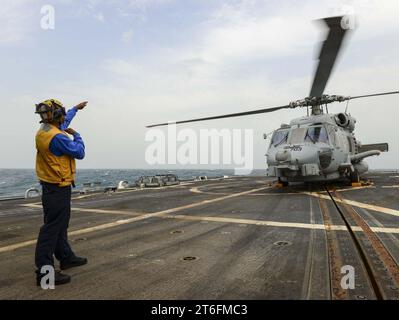 USS Sterett (DDG 104) 150212 Stockfoto