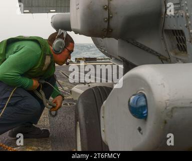 USS Sterett (DDG 104) 150212 Stockfoto