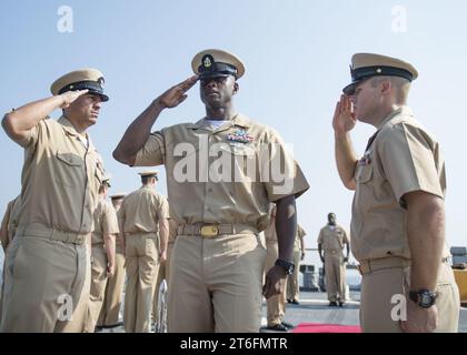 USS STOUT (DDG 55) Chief Petty Officer Pinning DEPLOYMENT 2016 160917 Stockfoto