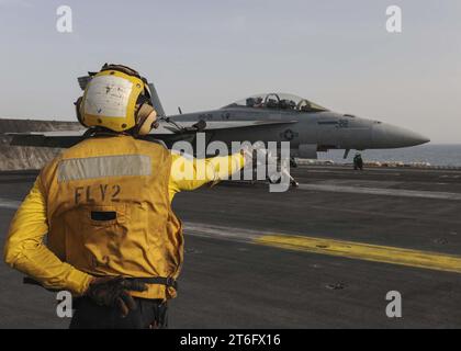 USS Theodore Roosevelt Operations 150525 Stockfoto