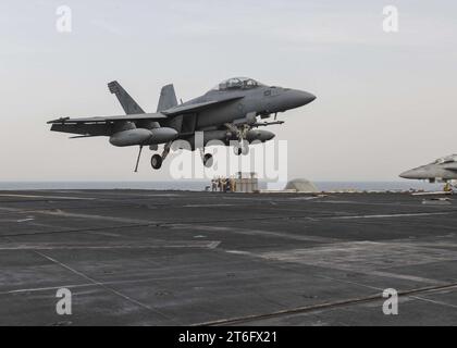 USS Theodore Roosevelt Operations 150525 Stockfoto