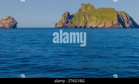 Segeln Sie vorbei an St. Kilda, Nordatlantik Stockfoto