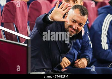 London, Großbritannien. November 2023. Olympiakos Manager Diego Martinez während des Spiels West Ham United FC gegen Olympiakos FC UEFA Europa League Group A im London Stadium, London, England, Vereinigtes Königreich am 9. November 2023 Credit: Every Second Media/Alamy Live News Stockfoto