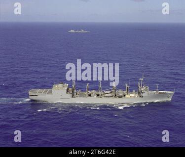 USS Wichita (AOR-1) im Indischen Ozean am 3. Dezember 1985 (6419189) Stockfoto