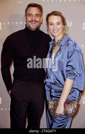 Marc Barthel und Anna Hofbauer bei der 13. Gala Christmas Shopping Night 2023 im Alsterhaus. Hamburg, 09.11.2023 *** Marc Barthel und Anna Hofbauer bei der 13 Gala Christmas Shopping Night 2023 im Alsterhaus Hamburg, 09 11 2023 Foto:xgbrcix/xFuturexImagex Gala 3144 Credit: Imago/Alamy Live News Stockfoto