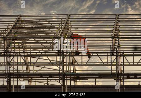 Reigate, Surrey, Großbritannien. 7. November 2023 Allgemeines Bild der Arbeiter auf einer Baustelle Stockfoto