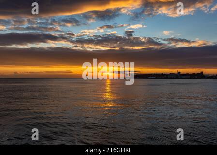 Hafen der Ägäis von der Uferpromenade in Thessaloniki, Griechenland Stockfoto