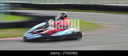 Esher, Surrey, Großbritannien 20. Oktober 2023 Karting und generische Òspeed Ò Effekte auf der Sandown Park Kart Track, Surrey, Großbritannien Stockfoto