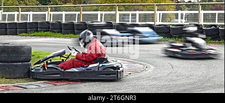 Esher, Surrey, Großbritannien 20. Oktober 2023 Karting und generische „Speed“-Effekte auf der Sandown Park Kart-Strecke, Surrey, Großbritannien Stockfoto