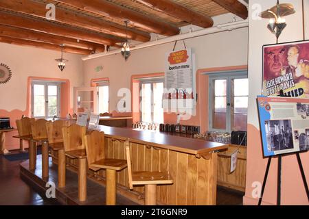Painted Desert National Park, AZ. USA 17.10.-18.2023. Painted Desert Inn. Ursprünglich als Stone Tree House bezeichnet. Aus versteinertem Holz Stockfoto