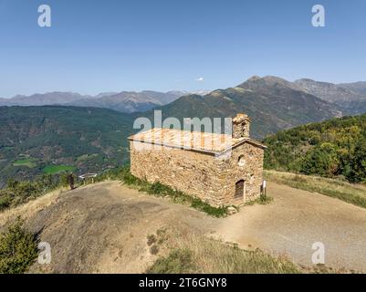 Eremitage und Aussichtspunkt San Salvador de Irgo de Tor, ein städtisches Heiligtum der Gemeinde Pont de Suert Alta Ribagorza, Provinz Lleida, Stockfoto