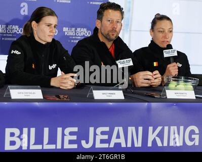Charleroi, Kanada. November 2023. Der belgische Gruß Minnen, der belgische Mannschaftskapitän Wim Fissette und die belgische Yanina Wickmayer wurden am Freitag, den 10. November 2023 in Charleroi in den Play-offs für den Billie Jean King Cup in Charleroi gezeigt. BELGA FOTO BENOIT DOPPAGNE Credit: Belga News Agency/Alamy Live News Stockfoto