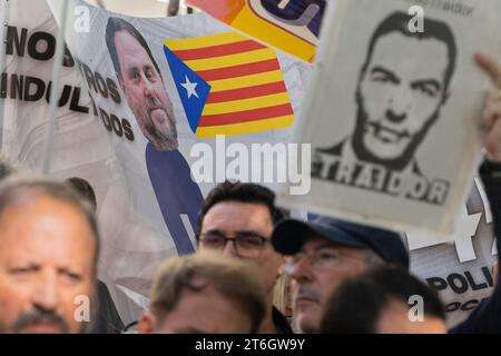 Barcelona, Barcelona, Spanien. November 2023. Die Polizeigewerkschaften der Zivilgarde und der Nationalpolizei protestieren in der Stadt der Justiz für die Verfolgung und den Prozess gegen Mitglieder der Polizei, die am 1. Oktober 2017 während der Proteste des Procés unverhältnismäßig gehandelt haben. (Kreditbild: © Marc Asensio Clupes/ZUMA Press Wire) NUR REDAKTIONELLE VERWENDUNG! Nicht für kommerzielle ZWECKE! Stockfoto