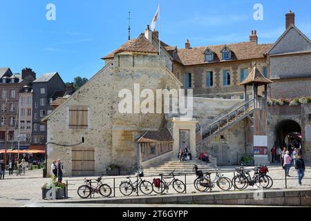 Leutnance aus dem 18. Jahrhundert, ehemaliges Gouverneurshaus, Quai de la Quarantaine, Honfleur, Calvados, Basse Normandie, Normandie, Frankreich, Europa Stockfoto