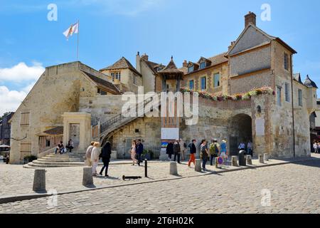 Leutnance aus dem 18. Jahrhundert, ehemaliges Gouverneurshaus, Quai de la Quarantaine, Honfleur, Calvados, Basse Normandie, Normandie, Frankreich, Europa Stockfoto