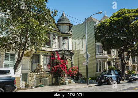 San Francisco, Kalifornien, USA - 24. Juli 2015 : Häuser im Distrikt Haight Ashbury Stockfoto