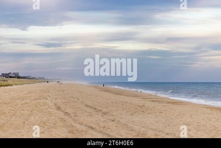 Die Strandlandschaft der Atlantic Avenue an einem trüben Herbsttag Stockfoto