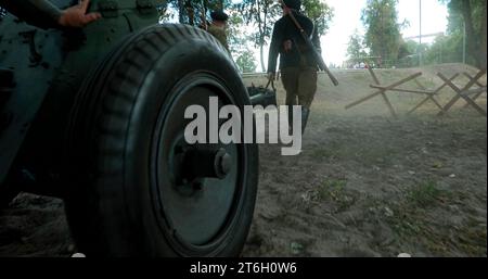 Eine Gruppe von Reenactors, verkleidet als russische Rote Armee-Infanterie Stockfoto