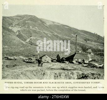 Power House, Timber House and Blacksmith Shop, Cowenhoven Tunnel aus dem Artikel EINIGE WICHTIGE BERGBAUTUNNEL IN COLORADO. Von TJiomas Tonge. Vom Engineering Magazine, DAS DEM INDUSTRIELLEN FORTSCHRITT GEWIDMET IST, Band XII. Oktober 1896 bis März 1897 The Engineering Magazine Co Stockfoto