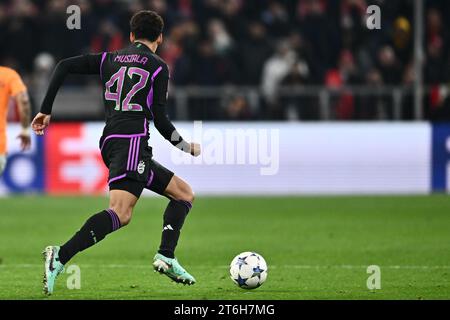 MÜNCHEN, DEUTSCHLAND - 8. NOVEMBER: Jamal Musiala von Bayern München während des UEFA Champions League-Spiels zwischen dem FC Bayern München und Galatasaray A.S. AT Stockfoto