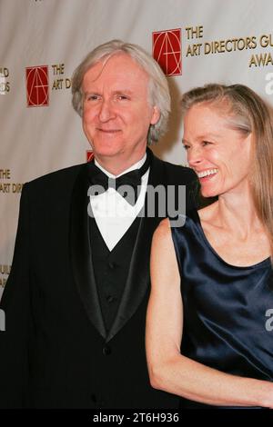 James Cameron und Ehefrau Suzy Amis bei den 14. Jährlichen Art Directors Guild Awards. Ankunft im Internationalen Ballsaal im Beverly Hilton Hotel in Beverly Hills, CA 13. Februar 2010. Foto: Joe Martinez Shooting Star Stockfoto