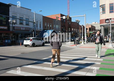 Die Ecke State Street und N University Avenue im Zentrum von Ann Arbor Michigan USA Stockfoto