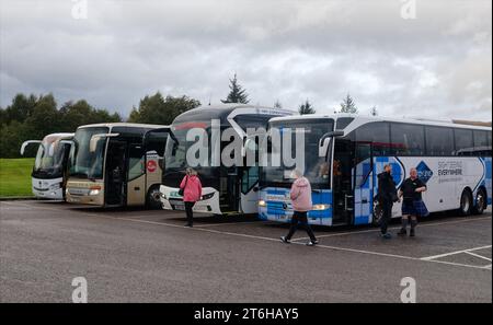 Busse am Commando Memorial, Spean Bridge, Schottland Stockfoto