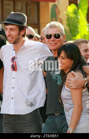 Joel David Moore, Stephen lang und Michelle Rodriguez bei der Hollywood Chamber of Commerce Zeremonie zu Ehren von James Cameron mit dem 2.396. Stern auf dem Hollywood Walk of Fame in Hollywood, CA, 18. Dezember 2009. Foto: Joe Martinez Shooting Star Stockfoto
