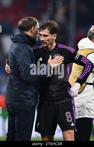 MÜNCHEN, DEUTSCHLAND - 8. NOVEMBER: Trainer Thomas Tuchel und Leon Goretzka vom FC Bayern München beim UEFA Champions League-Spiel zwischen dem FC Bayern Stockfoto