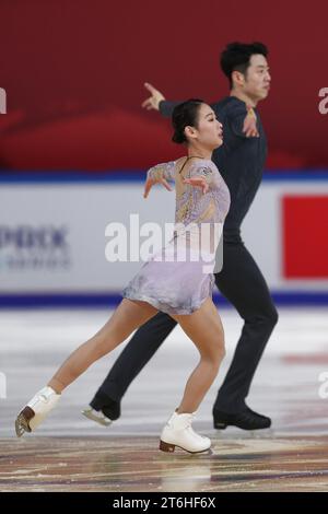 Chongqing. November 2023. Peng Cheng (L)/Wang Lei aus China treten während des Paarskating-Kurprogramms beim Cup of China ISU Grand Prix von Eiskunstlauf 2023 in der südwestlichen chinesischen Gemeinde Chongqing am 10. November 2023 auf. Quelle: Xu Yanan/Xinhua/Alamy Live News Stockfoto