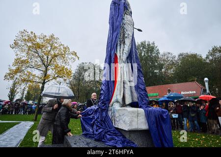 ROTTERDAM - Gedenkfeier und Enthüllung des Denkmals für die Razzia von Rotterdam und Schiedam zum Gedenken an den 10. Und 11. November 1944, als 52.000 Männer im Kampfalter zusammengetrieben und nach Deutschland geschickt wurden, um als Zwangsarbeiter zu arbeiten. Es wird geschätzt, dass mehr als 500 Männer die Deportation nicht überlebten. Der Überfall war die größte Fahndung in den Niederlanden. ANP PHIL NIJHUIS niederlande raus - belgien raus Stockfoto