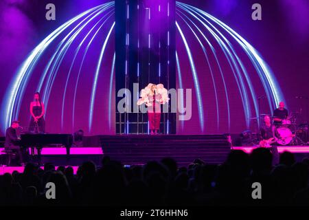 Köln Schlagersängerin Maite Kelly am 09.11.2023 in Köln beim Auftaktkonzert Ihrer Tournee die Happy Show - Live 2023 am 09.11.2023 in Köln *** Kölner Popsängerin Maite Kelly am 09 11 2023 in Köln beim Eröffnungskonzert ihrer Tour die Happy Show Live 2023 am 09 11 2023 in Köln Copyright: xGerhardxWingenderx/xEibner-Pressx EP GWR Stockfoto