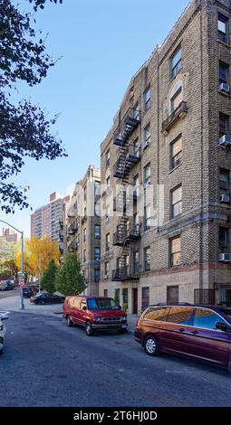 96 Wadsworth Terrace, ein von Emery Roth entworfenes zweiflügeliges Apartmentgebäude, erbaut 1923. Der Eingang befindet sich in einem Innenhof, der die Flügel trennt. Stockfoto