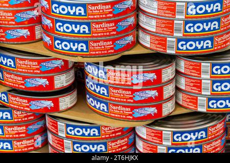 Eine Ausstellung von Sardinendosen der Marke Goya in New York am Freitag, den 11. November 2022. (© Richard B. Levine) Stockfoto