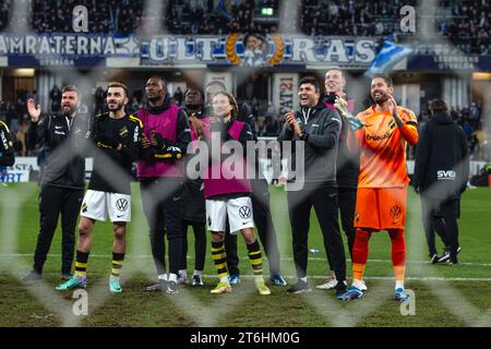 Halmstad, Schweden. November 2023. Die Spieler der AIK wurden nach dem Allsvenskan-Spiel zwischen dem IFK Göteborg und dem AIK bei Gamle Ullevi in Göteborg gesehen. (Foto: Gonzales Photo - Amanda Persson). Stockfoto