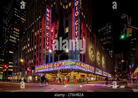 Radio City Music Hall at Night, New York City, Nordamerika, USA Stockfoto