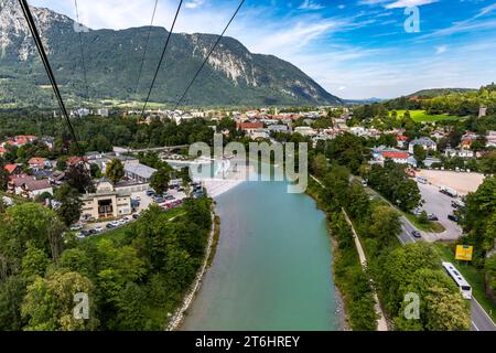 Blick von der Gondelbahn der Predigstuhlbahn auf Bad Reichenhall und Saalach, hinten Hochstaufen, 1771 m, Chiemgauer Alpen, Berchtesgadener Alpen, Bayern, Deutschland, Europa Stockfoto