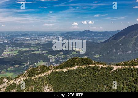 Blick von der Seilbahn Predigstuhl nach Salzburg und Salzburg, Berchtesgadener Alpen, Bayern, Deutschland, Europa Stockfoto