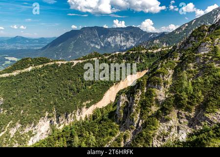 Blick von der Gondelbahn der Predigstuhlbahn auf die Berglandschaft und das Massiv Untersberg, Berchtesgadener Alpen, Bayern, Deutschland, Europa Stockfoto