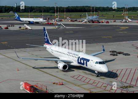 Passagierflugzeuge der polnischen Fluggesellschaft LOT, Hamburg, Deutschland Stockfoto