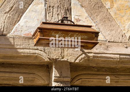 Dänemark, Jütland, Aarhus, Freilichtmuseum, "den Gamle by", gildenschild, Nasenschild, Sargenschreinerei Stockfoto