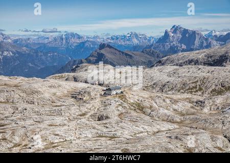 Italien, Trentino, Provinz Trient, Schutzhütte Giovanni Pedrotti bei Rosetta, auch Rosettahütte auf dem Hochplateau Pale di San Martino, Dolomiten Stockfoto