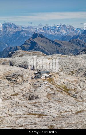 Italien, Trentino, Provinz Trient, Schutzhütte Giovanni Pedrotti bei Rosetta, auch Rosettahütte auf dem Hochplateau Pale di San Martino, Dolomiten Stockfoto