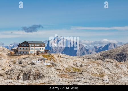 Italien, Trentino, Provinz Trient, Schutzhütte Giovanni Pedrotti bei Rosetta, auch Rosettahütte auf dem Hochplateau Pale di San Martino, Dolomiten Stockfoto