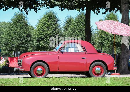 Schwetzingen, Baden-Württemberg, Deutschland, Concours d'Elegance im Schlosspark, Gutbrod, Superior, Cabriolet Limousine, 20 ps, 600 ccm, Baujahr 1952 Stockfoto