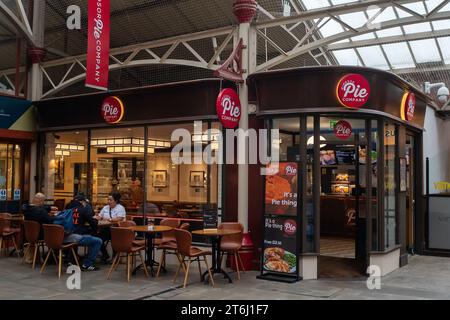 Windsor, Berkshire, Großbritannien. Oktober 2023. Das Restaurant Windsor Pie Company in Windsor, Berkshire. Kredit: Maureen McLean/Alamy Stockfoto