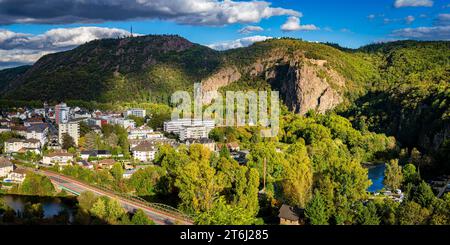 Bad Münster am Stein-Ebernburg, Luftkurort und Mineralheilbad an der nahe, markantes Wahrzeichen ist der Rheingrafenstein mit der gleichnamigen Burgruine. Stockfoto