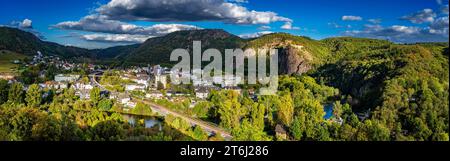 Bad Münster am Stein-Ebernburg, Luftkurort und Mineralheilbad an der nahe, markantes Wahrzeichen ist der Rheingrafenstein mit der gleichnamigen Burgruine. Stockfoto